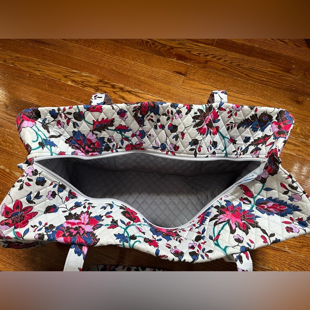 Vera Bradley Large Traveler Duffle - Picture 5 of 7